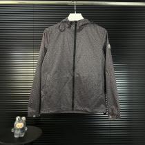 Moncler蒙口連帽パーカージャケット