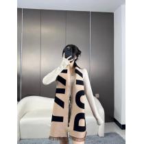 Burberryのスーパーワイルドなダブル大文字Bマフラー