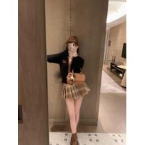 MiuMiuの大人気ニットカーディガンコート