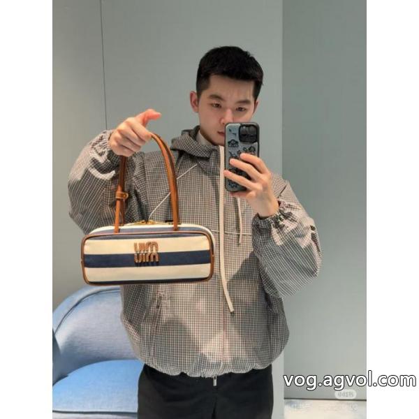 Miumiuチェック柄テクノロジー生地パイロットジャケットコート