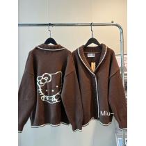 miumiuの新作連名ハローキティ限定カーディガンコート
