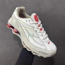 Supreme連名気柱緩衝ランニングシューズ