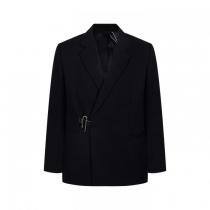 GIVENCHYの今年の新作ロックスーツコート