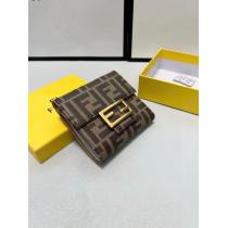 FENDI爆金牛革三つ折り短め財布