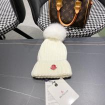 MONCLER2026秋冬新作キツネの毛玉をあしらったリバーシブルニット帽がおしゃれな毛糸帽子