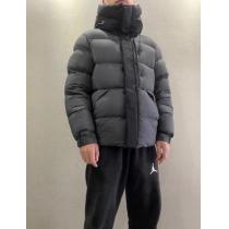 ダウンジャケットブランド コピー 販売MONCLER上質で格好い 定番人気商品 軽量で薄手の