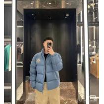 ダウンジャケットMONCLER激安 通販 ブランド長く愛用する 今だけセール 優しいのに存在感