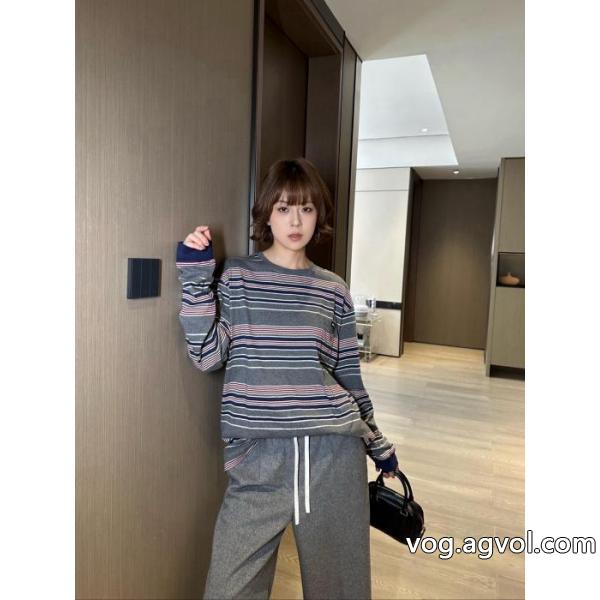 割引セール SS25限定版 今年大人気長袖Tシャツ通販 ブランドMIUMIU
