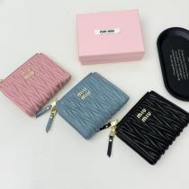 財布ブランド コピーミュウミュウ人気セール250%新品 カラー豊富 質感に満足