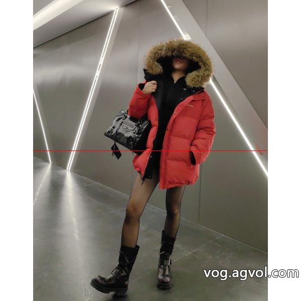周りと差をつける シンプル派 超人気*入手困難ブランド フェイクbalenciaga&nbsp;&nbsp;&nbsp;&nbsp;ダウンジャケット.