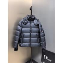 MONCLERダウンジャケット今人気の秘訣 爽やかマルチ 国内発機能的激安 ブランド