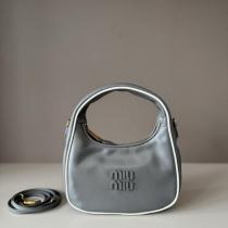 偽物 ブランド&nbsp;&nbsp;&nbsp;&nbsp;バッグカジュアルスタイルを軽快に 注目美品 シンプル使えるMIUMIU.
