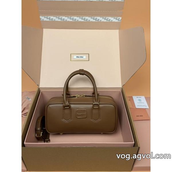 ブランド 偽物MIUMIU再入荷アイテム 輝く高級感満点 オシャレな雰囲気&nbsp;&nbsp;&nbsp;&nbsp;バッグ.