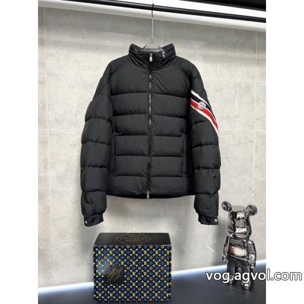 MONCLER偽 ブランドダウンジャケット高品質 人気 魅力的な 安心国内発送