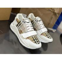 BURBERRY上品で美シルエット 上品保証 2026最新作 2026ブランドスーパーコピースニーカー..