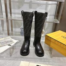FENDIスニーカー愛らしさ抜群 暑い日にも涼やかさを感じる 新品入荷2026コピー 商品 ブランド..
