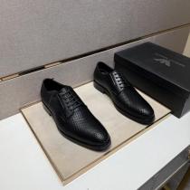 ARMANI靴 ブーツ魅力的 高級品 人目を引く存在感ブランド 偽物.