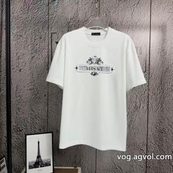在庫品 サラサラの着心地 今年らしい着こなし半袖Tシャツスーパー コピー 販売VERSACE