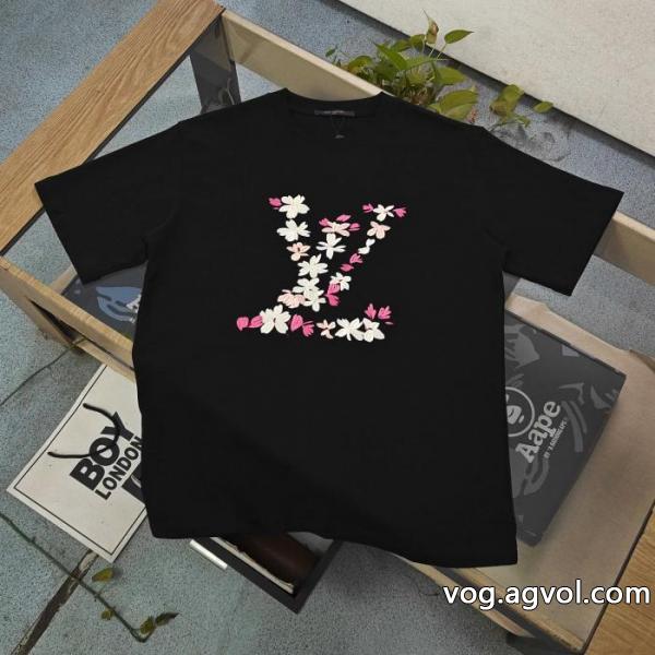 LOUIS VUITTONブランド コピー 専門店半袖Tシャツ優しいのに存在感 セールで格安 人気定番お買い得