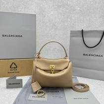 人気ブランドNo.1 オススメ新作商品 秋冬NEWアイテムバッグブランド 偽物 激安 通販balenciaga.