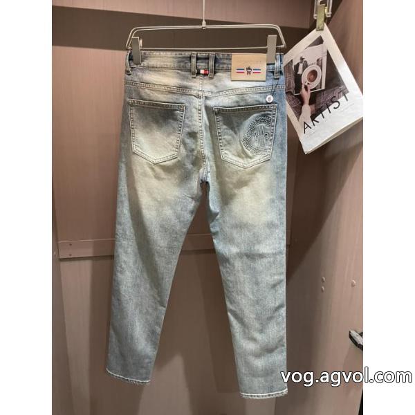 ジーンズブランド コピー 激安大人の色味 ユニセックスで定番の 素敵なデザインMONCLER