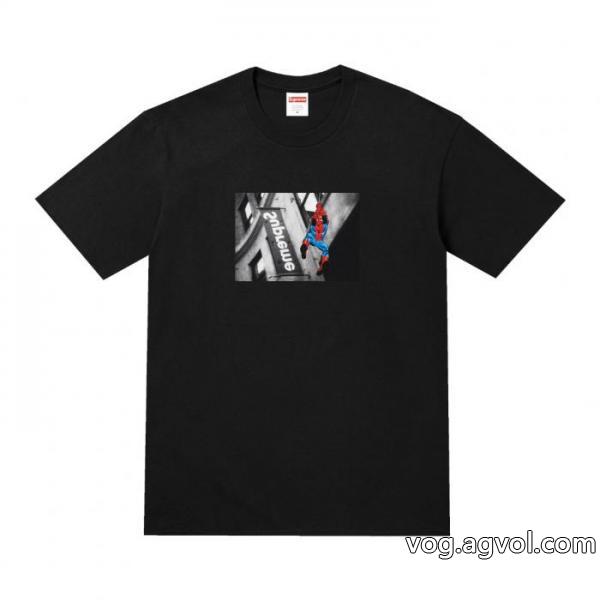 ブランド コピー  SUPREME好印象な上品スタイル 新色入荷 2026新作登場半袖Tシャツ