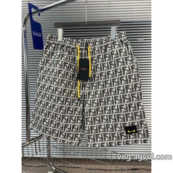 FENDI新品人気上昇 ミックス感が溢れる 相性抜群ブランド フェイクカジュアルパンツ