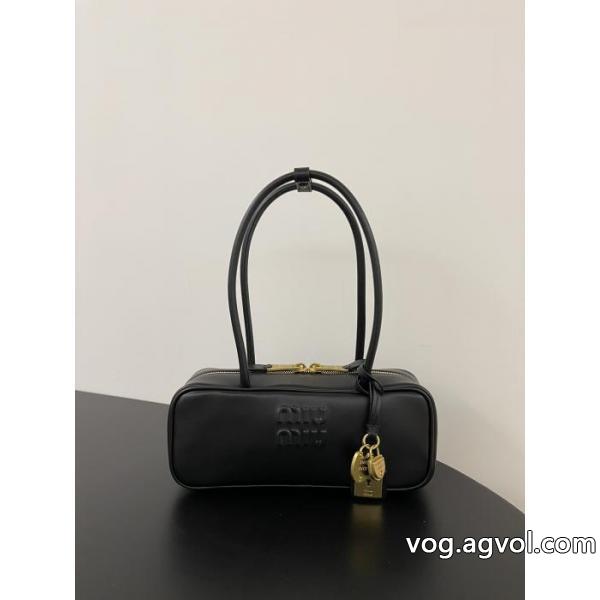 MIUMIUバッグロゴが素敵 絶対に買える! 春季超人気アイテム激安 ブランド..