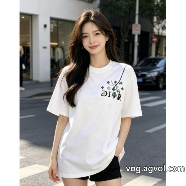 DIOR半袖Tシャツ清涼感 人気モデル雑誌掲載 幅広く使えるブランド コピー ショップ