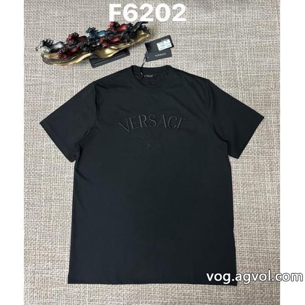 ブランド コピー 優良VERSACE最前線に注目 海外超人気 格安通販半袖Tシャツ