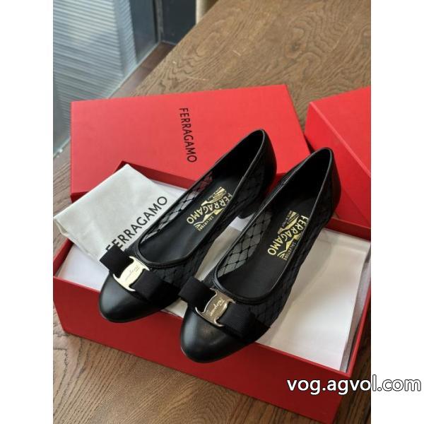ブーツスーパー コピー ブランド 専門店FERRAGAMO通気性と吸汗性に優れ 人気ファッション雑誌でも掲載 2026SS春夏人気モデル..