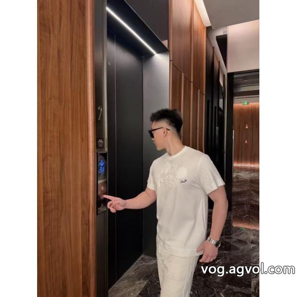 半袖Tシャツ数量限定特別価格 2026年限定新作 最近人気一番ブランド 激安フェンディ