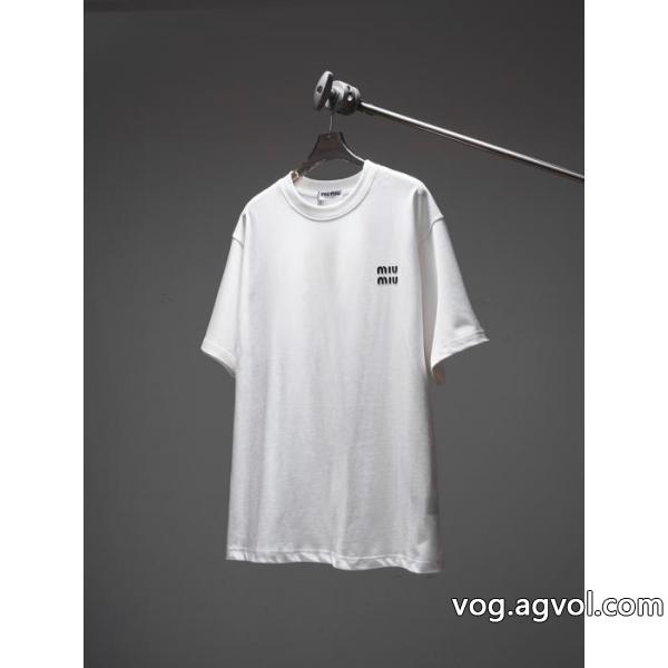 偽物 ブランド 販売半袖TシャツMIUMIUセレブ風  最新で男女兼用にもお勧め 優れた品質