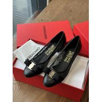 ブーツスーパー コピー ブランド 専門店FERRAGAMO通気性と吸汗性に優れ 人気ファッション雑誌でも掲載 2026SS春夏人気モデル..