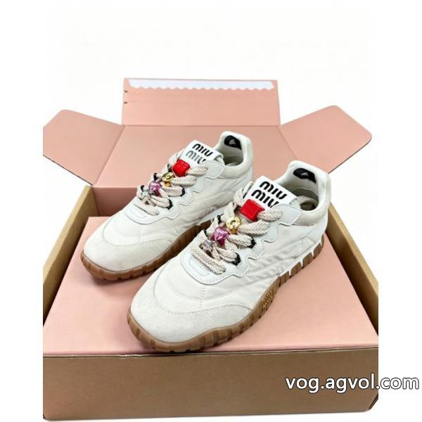 スニーカー洗練デザイン 2026年春夏入荷 クラシックスーパー コピー 安心MIUMIU..
