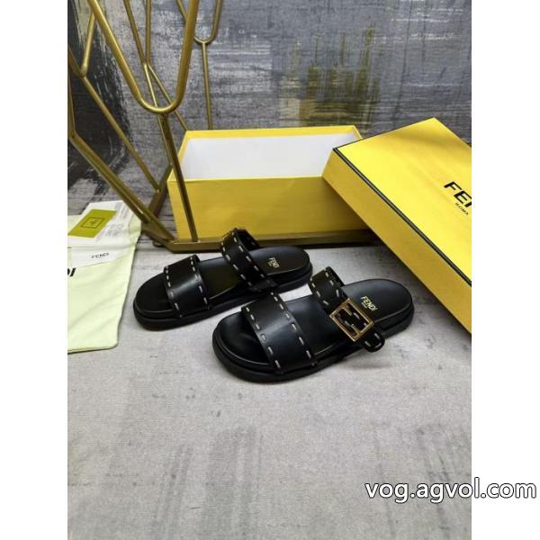 大胆なチェックの人気トレンド 完売品夏に大活躍間違いなし クリスマスプレゼントにもブランド コピースリッパフェンディ.