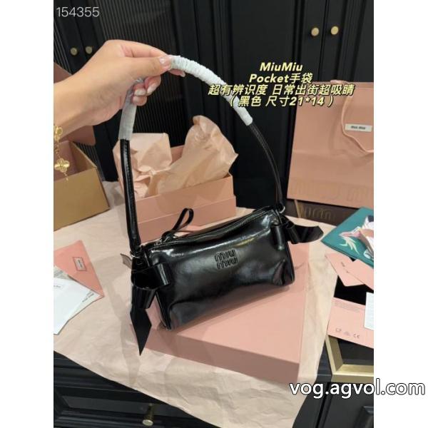 スーパー コピー海外セレブ愛用 普段使いに最適の大人スタイル 海外セレブ愛用&nbsp;&nbsp;&nbsp;&nbsp;MIUMIU..