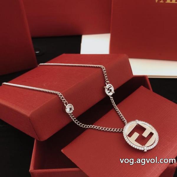 ブランド アクセサリー 激安アクセサリー大人気カラー入荷！ 話題の商品 真夏のコレクションフェンディ..