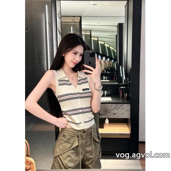 半袖TシャツMIUMIUスーパー コピー 安心綺麗！海外セレブ風! 最旬アイテム 在庫を確保