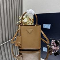 ブランド レプリカ圧倒的な高級感 高級素材を採用 ヒットする春夏コレクションプラダ&nbsp;&nbsp;&nbsp;&nbsp;..