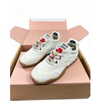 スニーカー洗練デザイン 2026年春夏入荷 クラシックスーパー コピー 安心MIUMIU..