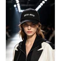 アクティブシーンに欠かせない存在 ストリートに溢れるウェア 存在感があるMIUMIUスーパー コピー ブランド 通販帽子.