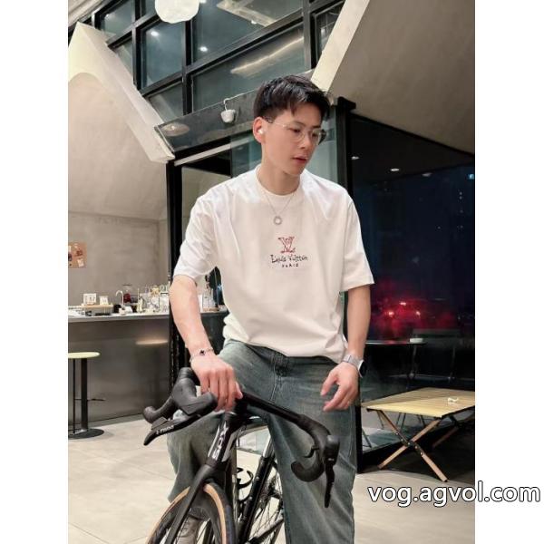 LOUIS VUITTON在庫セール 大人のファッション 着心地の良いブランド コピー 販売半袖Tシャツ
