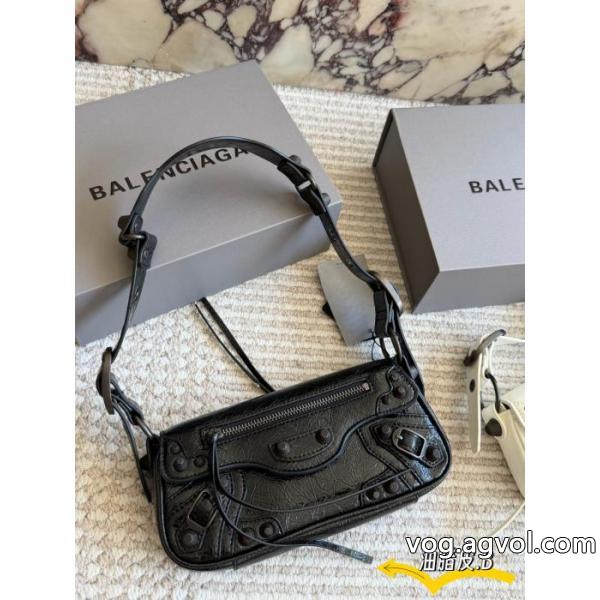 バッグブランド コピー  スタイリッシュな印象 話題沸騰中 入荷予定balenciaga