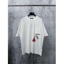 Tシャツルイ ヴィトンブランド 偽物 激安大人っぽいデザイン ムダな装飾を排したデザイン トレンド感溢れる.