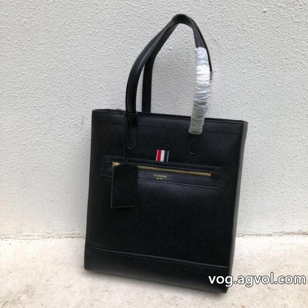 コピー 品 ブランドバッグTHOM BROWNE絶妙な抜け感 日本で先行販売 国内発/関税込.
