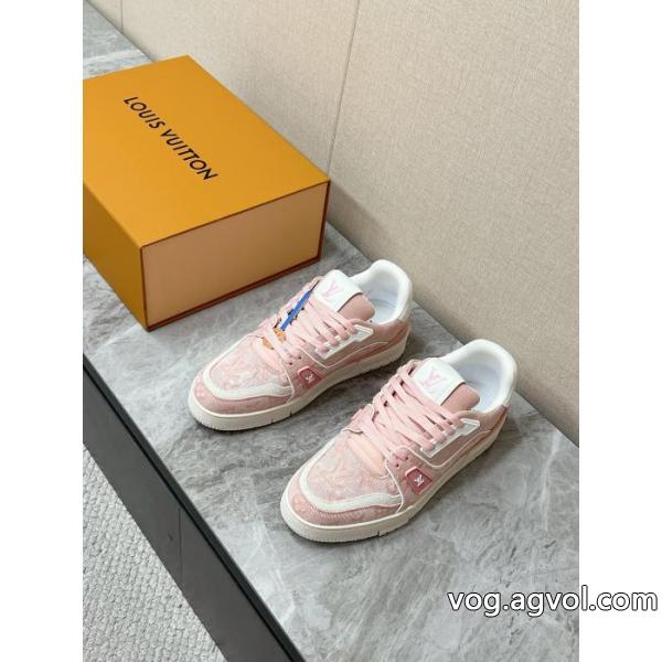 ブランド 品 激安 通販LOUIS VUITTONスニーカー可愛いすぎる 着回しアイテム クラシカルな雰囲気.