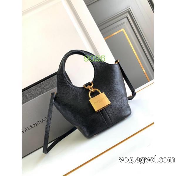 balenciagaブランド 偽物シーンで活躍する 大人の色味  26ss/大人気2026コレクションバッグ.