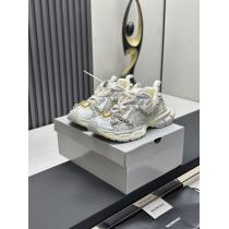 ブランド 通販 激安スニーカーbalenciaga手元に在庫あり 大人の余裕が漂う 大特価.