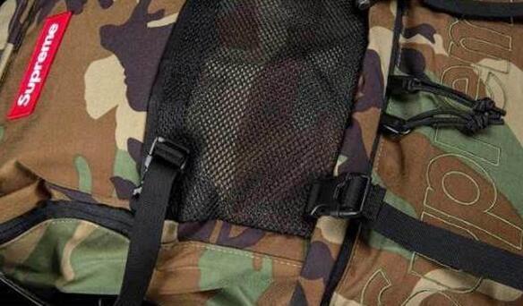 完売品　Supreme 15FW Contour Backpack 　コンツアー バックパック 個性的なデザイン　ウッドランドカモ.